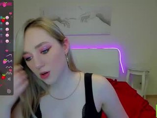 viki_princess blonde cam girl didn't forget about any live sex toy