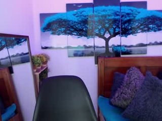 gabrielle_cute_ cam girl fucks in various positions and gets a facial online