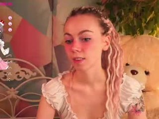 emelywood_ french cam offers her tight ass for anal ohmibod penetration