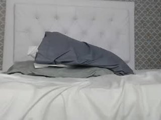 clara_w spanish cam babe fucks her insatiable pussy with a dildo