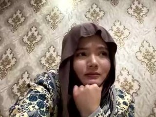 keeleylandrie teen cam girl pleasing her pink pussy with a favorite sex toy on cam