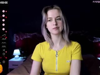 betany_foks cam girl with pleasure massage her shaved pussy on camera