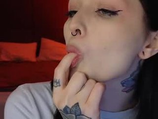 justgabby cam girl showing her tattooed body online