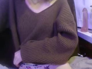 rizzyy333 teen cam girl plays with her tight pussy with ohmibod