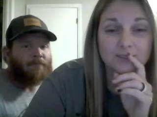 juicypeach36 cam couple loves this huge dildo