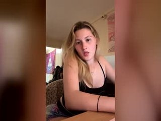 sexymomma0 cam girl will surprise you with her huge gaping asshole