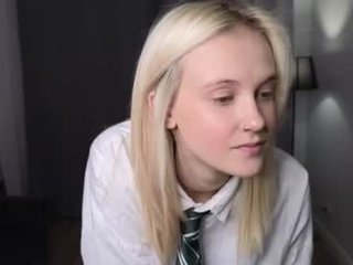 lili_summer blonde teen cam babe plays with her tight asshole with ohmibod inside