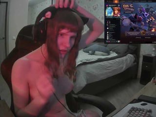 murya european cam babe offers her shaved pussy for live sex experiments online