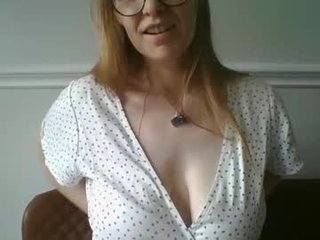 milf_tara36 mature cam bgirl loves when her pussy roughly banged online