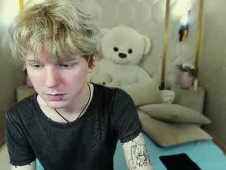 kevinm1lky teen couple with sensual moans filling the chatroom