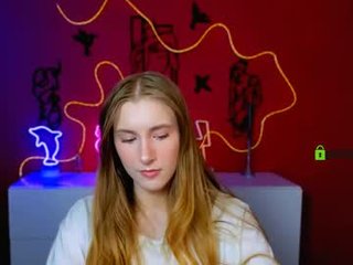 darly_honey naked cute cam babe in the chatroom wants a holiday fucking with ohmibod