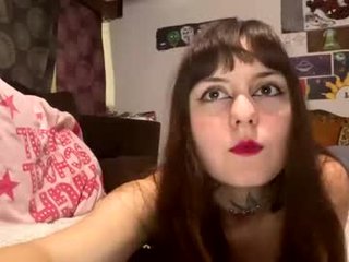 cutiepop2 cute cam babe showing her special appeal little pussy