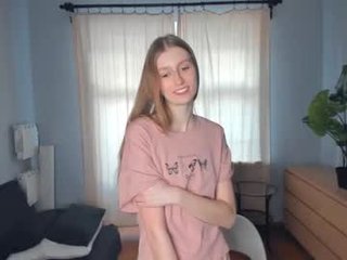 evamatthews cute teen cam babe loves XXX cam action with her perfect ass