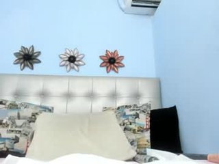 saray_sexy_love cam girl pleasing her tight asshole with a huge toy