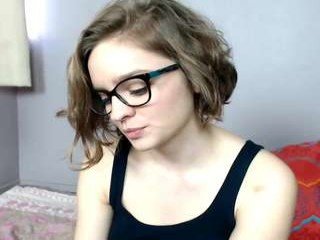 marymoody cam girl plays with dildo and toys alternately