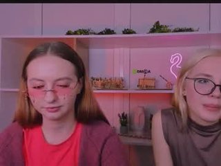 sendi_cais beautiful webcam babe gets her ass fucked from behind