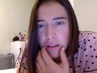 dearbunnylatina95 latina cam girl likes to sit naked on camera