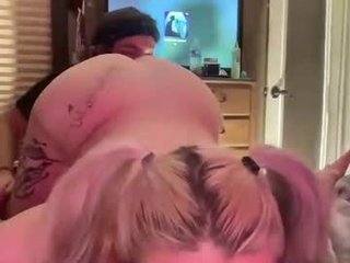 lostinherwonderland cam girl squirting with ohmibod online in the chatroom