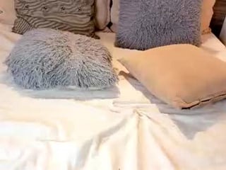 karolynelune cam girl starts toy-fucking her little pussy live on cam
