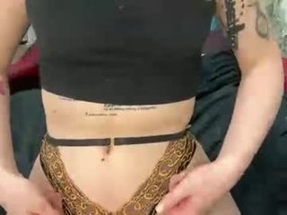 leanorabollman cam babe gets her pussy penetrated hard