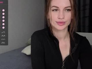 squirterellaone cam babe with horny pussy learns how to squirt online