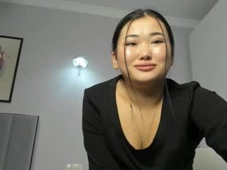 chia_loo cam girl uses two sex toys to please her sweet ass