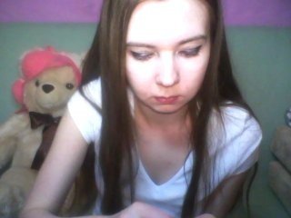 little-pussy3 european cam babe offers her shaved pussy for live sex experiments online