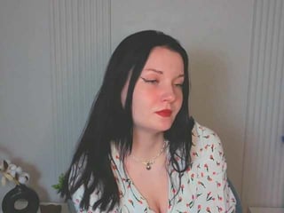 milasaly european cam babe offers her shaved pussy for live sex experiments online