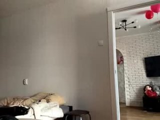 rosenamohmed naked teen cam babe loves kiss, licked slits and pink clits on a sex cam