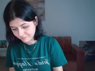 melisagollden teen cam babe wants to be fucked online as hard as possible