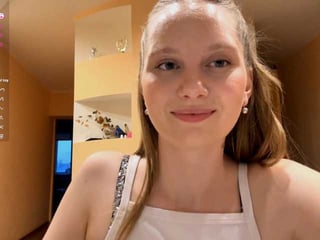 mariettewei brunette white cam babe wants her pussy stretched