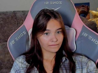 mia-mit european cam babe offers her shaved pussy for live sex experiments online