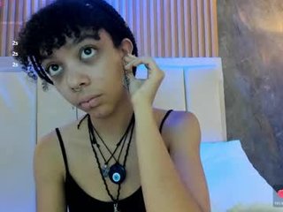 alice_rossi4 cam babe gets her ass fucked hard