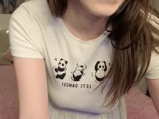 velveetaa cute teen cam babe loves XXX cam action with her perfect ass