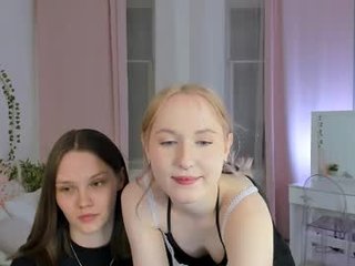 lisaluve cam doll shows her pink pussy with ohmibod on camera