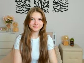 engelfurr teen cam babe spread her legs to get her holes good fucked online