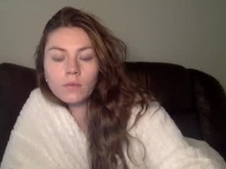 daisycollins1111 kinky cam girl learns a lesbian lesson in the chatroom