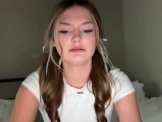 hadleyreed cute teen cam girl loves fucked in the ass online