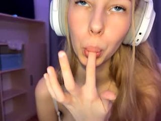 cherryrush951544 nude cam babe throat abused while holding her own feet online