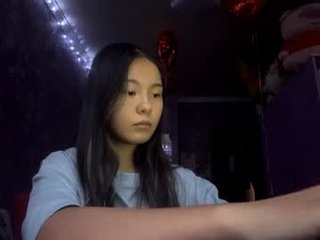 kimbergilger teen cam babe spread her legs to get her holes good fucked online