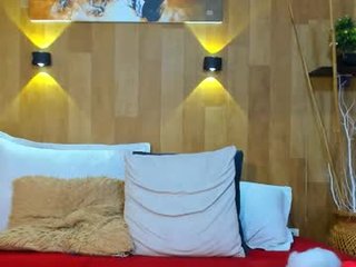 marianaa90 cam girl pleasing her tight asshole with a huge toy