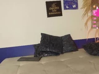 maxx_hanna cam girl with a beautiful feet and ass
