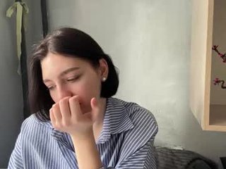 hollisguerrette cute teen cam babe loves XXX cam action with her perfect ass