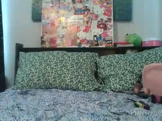 zaddyslilslutbucket cam whore gets ready for pussy destruction