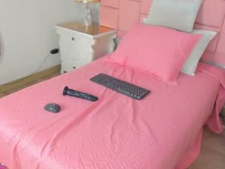 crazy_girl___ cam babe dives deep in his asshole with a dildo and uses his ohmibod for her pleasure