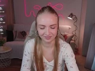 blonde_vibe blonde cam girl gets her ass stuffed with huge dick