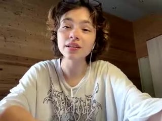shaunnamallinak teen cam girl pleasing her pink pussy with a favorite sex toy on cam