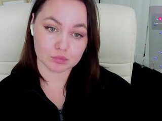 essensual_ cam girl loves dirty fucking on camera