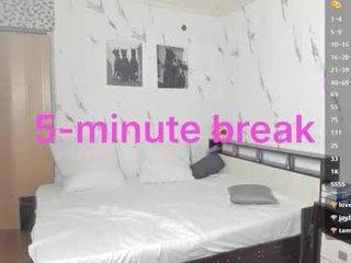 sophierayne_ cam girl showing her oiled body in lingerie online