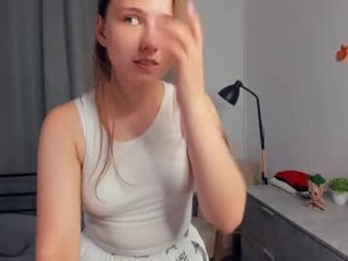right_in_the_heart cute teen cam girl loves fucked in the ass online